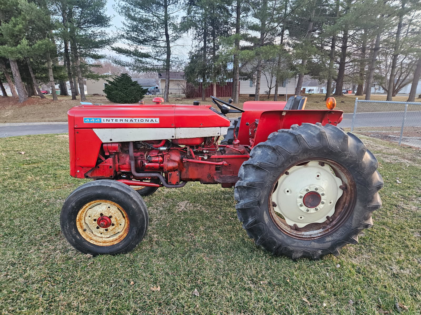 Click on it 1970 IH 444 gas utility (45)